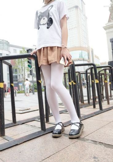 龙纹身的女孩