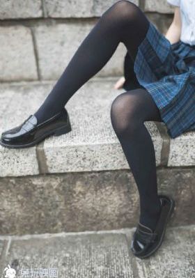 图书馆的她