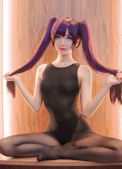 老女人擦她毛茸茸的下面电影