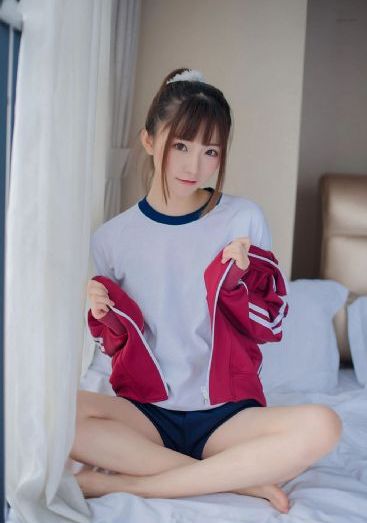 关秀媚三级露全乳视频在