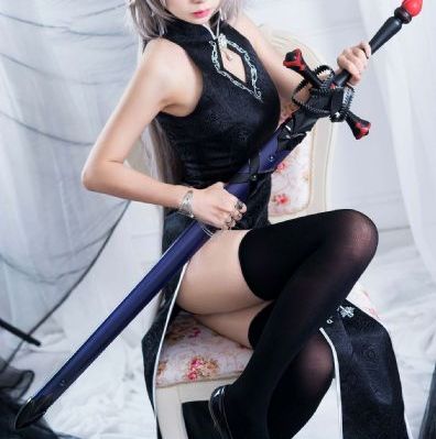 美女露咪咪