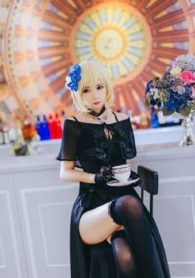 加油站的6个瑞士女孩