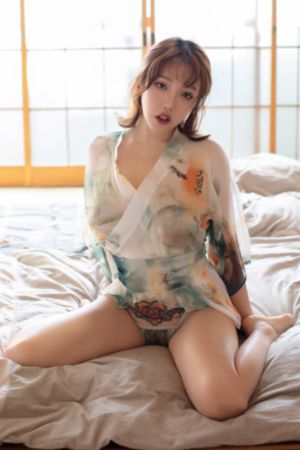年轻的女秘书